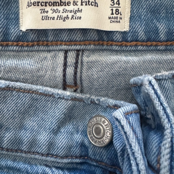 Abercrombie & Fitch 90s Straight Ultra High Rise Jeans - Picture 4 of 4